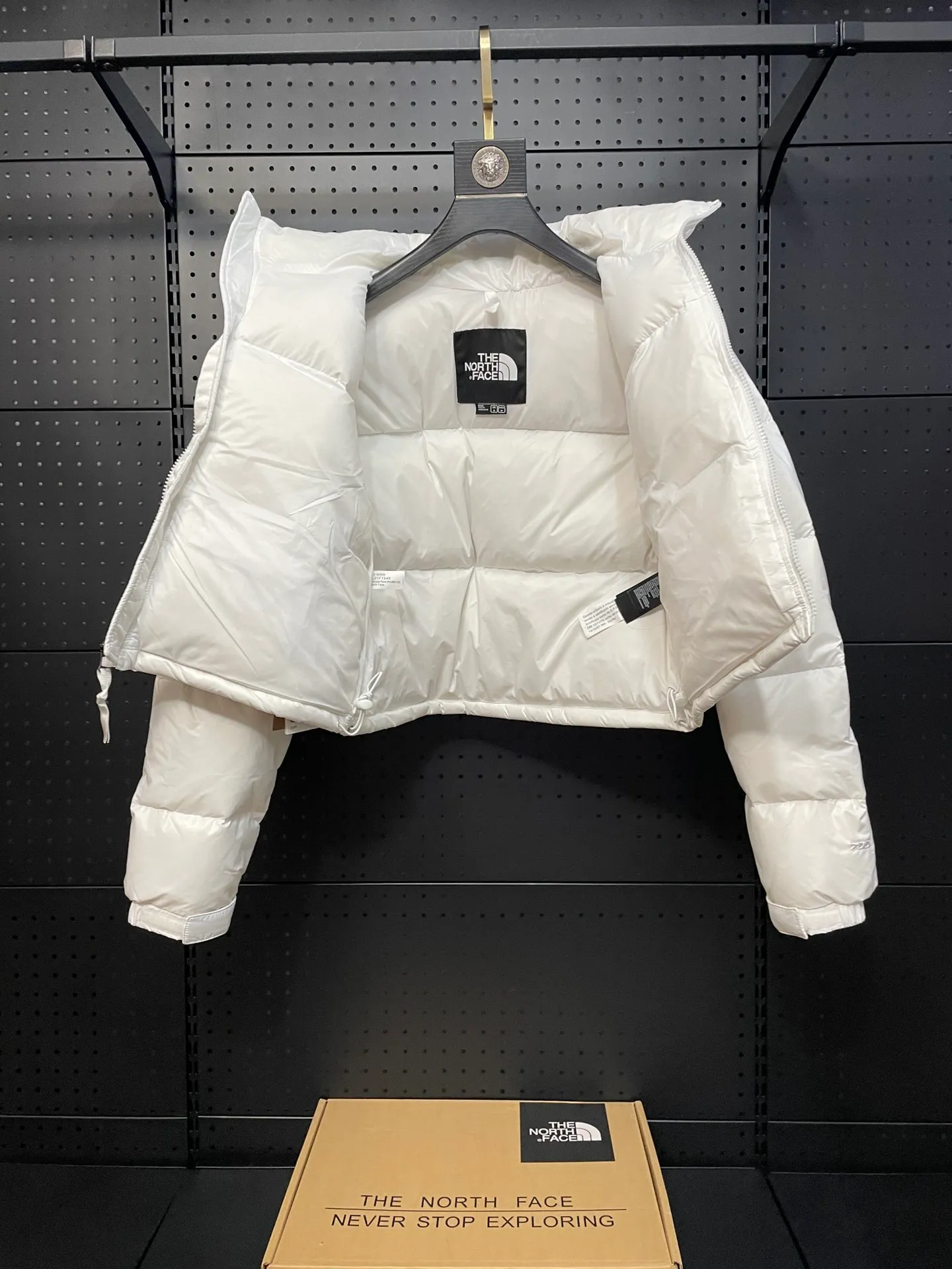 【𝗧𝗵𝗲 𝗡𝗼𝗿𝘁𝗵 𝗙𝗮𝗰𝗲/ 84 Same Style 】 ： 𝗧𝗵𝗲 𝗡𝗼𝗿𝘁𝗵 𝗙𝗮𝗰𝗲” 、 。 。 , 。 𝗧𝗵𝗲 𝗡𝗼𝗿𝘁𝗵 𝗙𝗮𝗰𝗲“ , Yosemite Half Dome, 。 + ： 1. RDS Quality 700 ， ，Lightweight ， 2. ， 7 ， ， 、 、 ， ！ 3. YKK ， ， ，9000Quality ZP 4. ， ， 5. Lightweight ， Size：XS-M ：White Black Pink